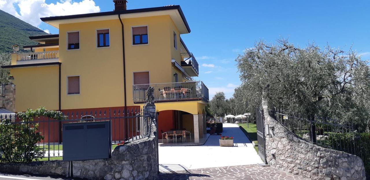 Villa Due Leoni - Residence Бренцоне-суль-Гарда Экстерьер фото