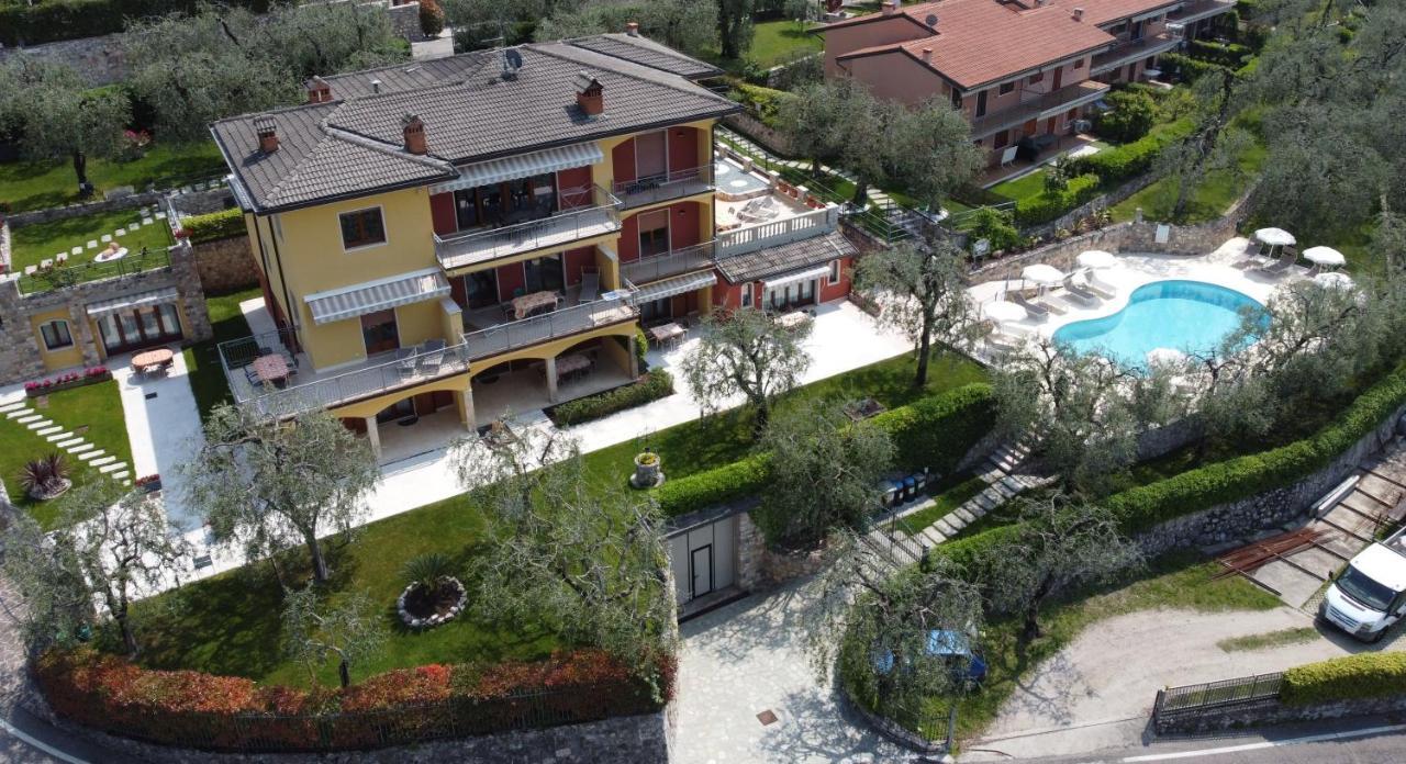 Villa Due Leoni - Residence Бренцоне-суль-Гарда Экстерьер фото