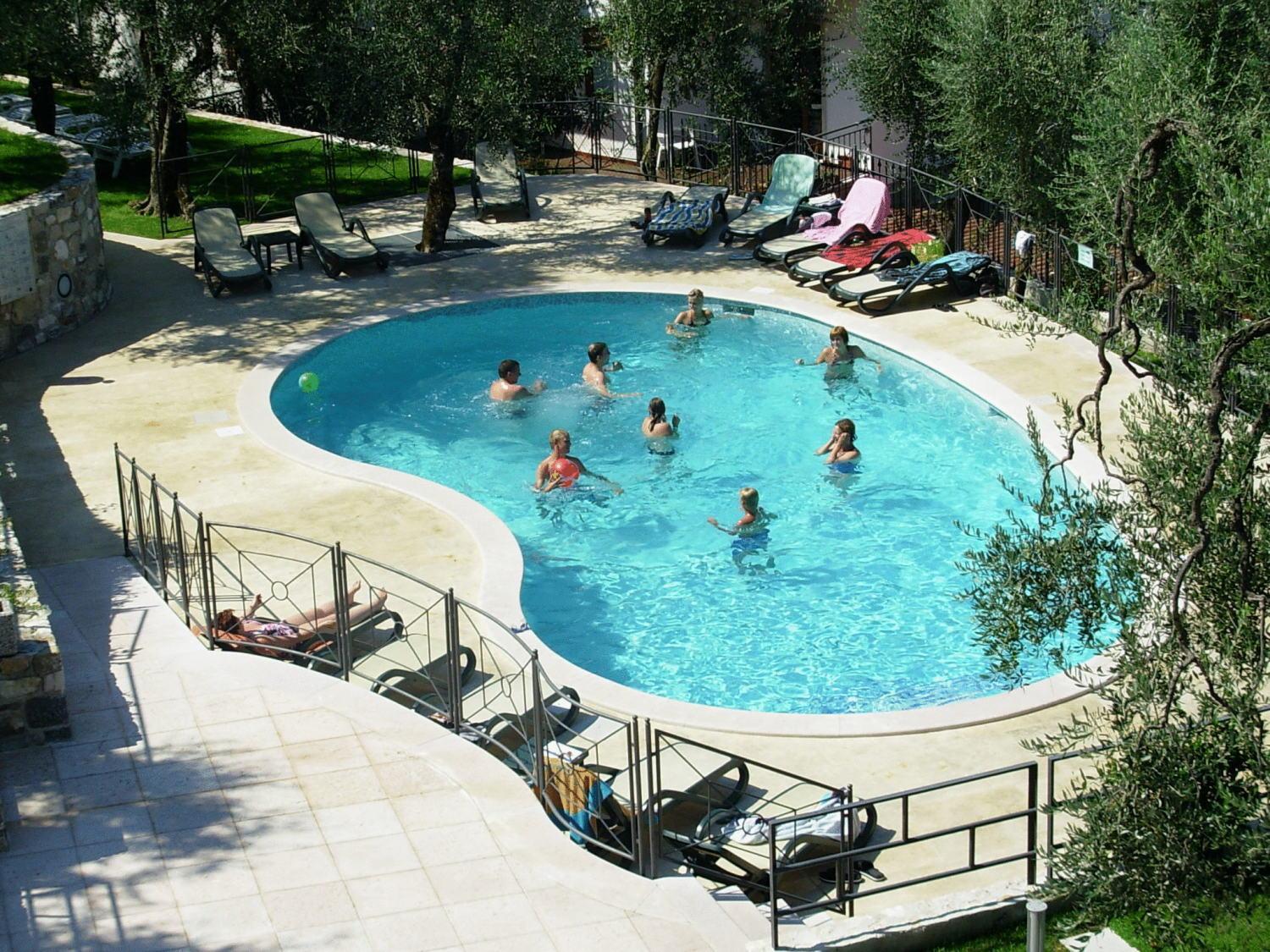 Villa Due Leoni - Residence Бренцоне-суль-Гарда Экстерьер фото