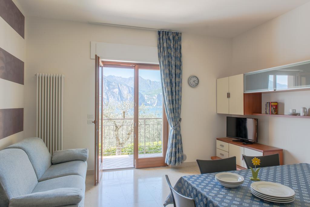Villa Due Leoni - Residence Бренцоне-суль-Гарда Экстерьер фото