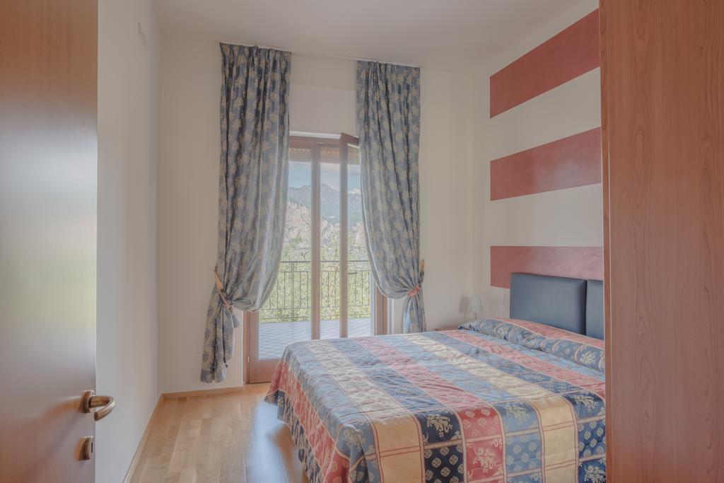 Villa Due Leoni - Residence Бренцоне-суль-Гарда Экстерьер фото