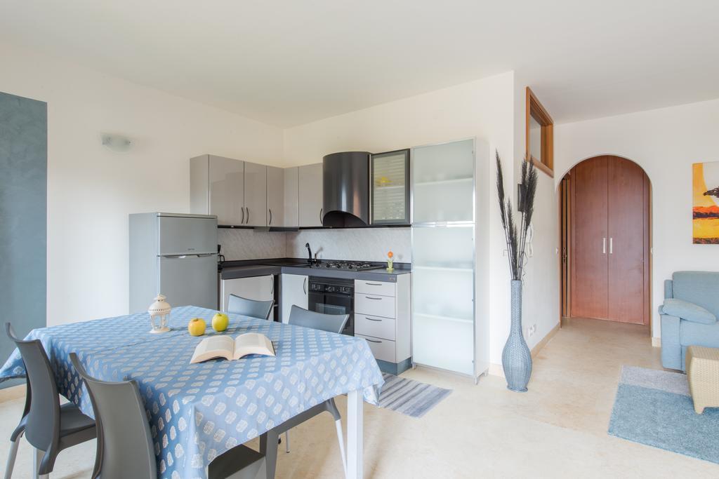 Villa Due Leoni - Residence Бренцоне-суль-Гарда Экстерьер фото