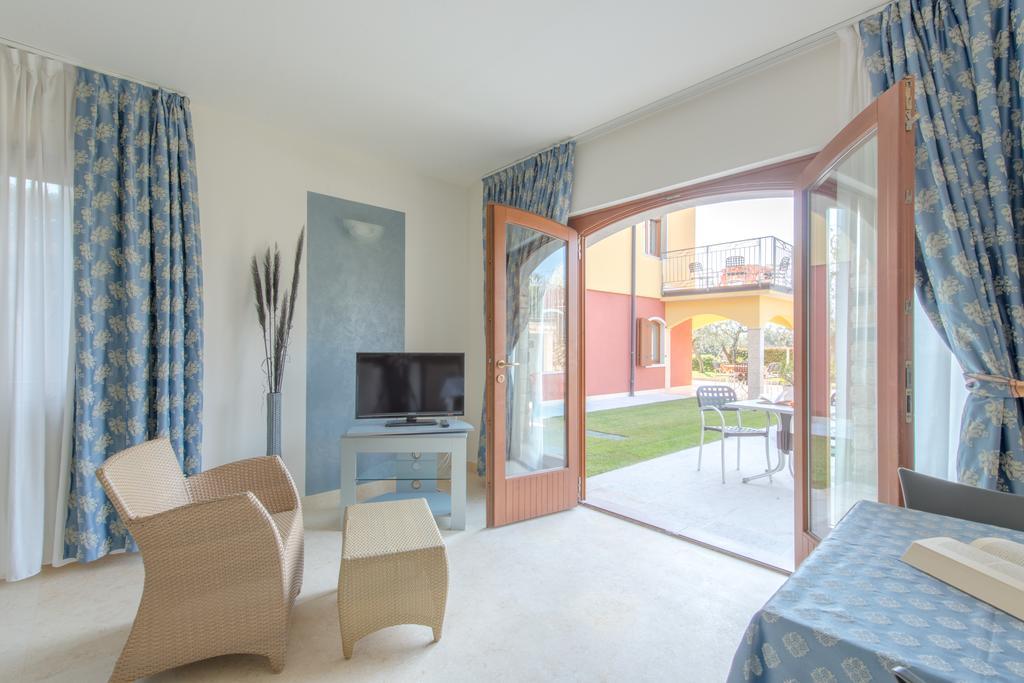 Villa Due Leoni - Residence Бренцоне-суль-Гарда Экстерьер фото